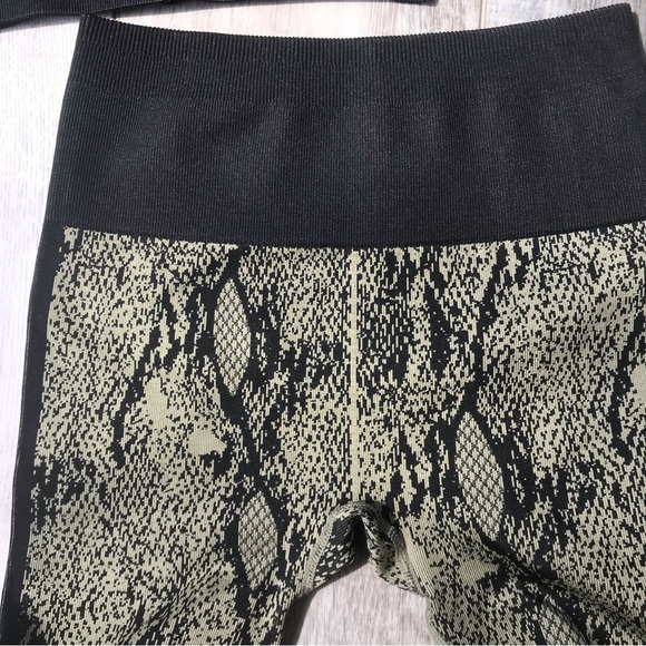 Fabletics Set - Picture 4 of 10